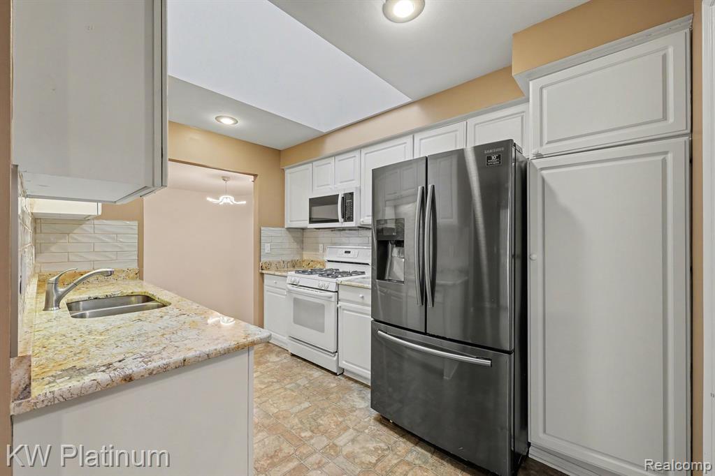 48459 Hudson Bay Court, Utica, MI 48315 — Photo 9