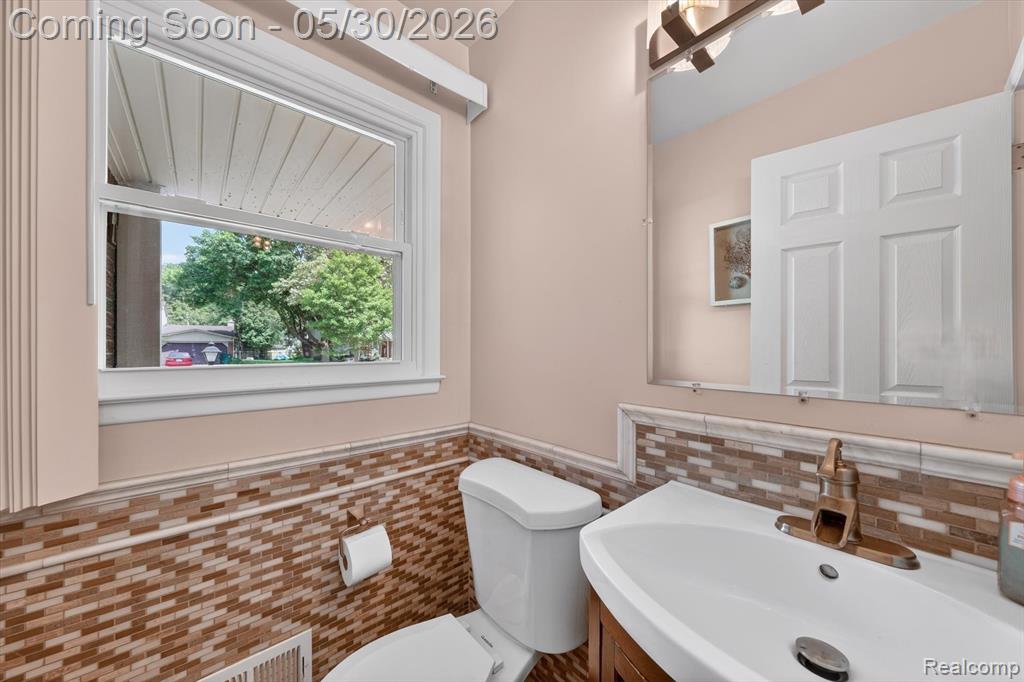4059 Gatesford Circle Drive, Troy, MI 48085 — Photo 10