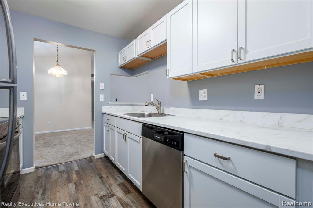 4289 BERKSHIRE, Sterling Heights, MI 48314 — Photo 15
