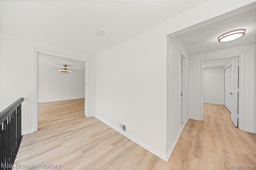4490 Strathdale Lane, West Bloomfield, MI 48323 — Photo 33