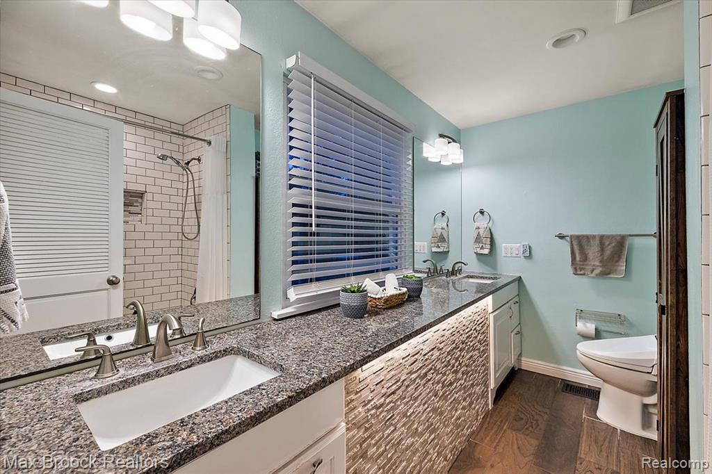 486 Charlevoix Street, Commerce Twp, MI 48382 — Photo 22