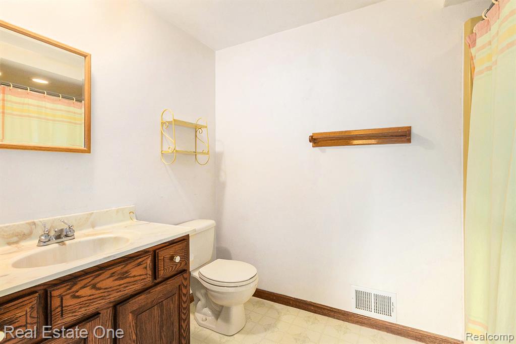 4255 Petrel Court, Highland, MI — Photo 20