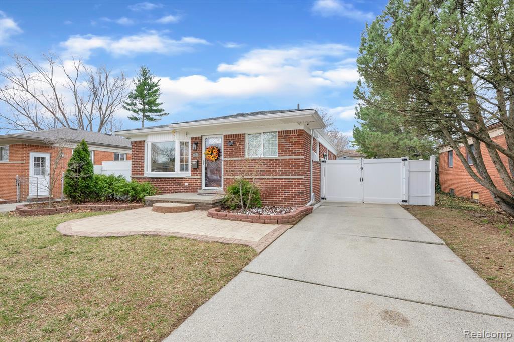 6651 NORBORNE Avenue, Dearborn Heights, MI 48127 — Photo 2