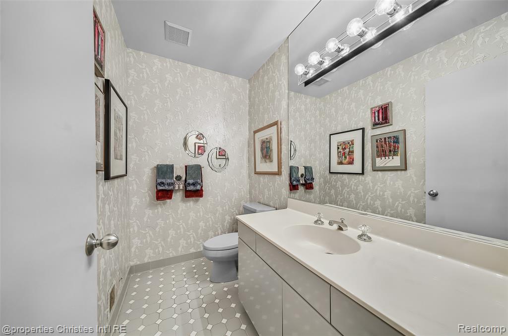 7569 Danbury Circle, West Bloomfield, MI — Photo 19