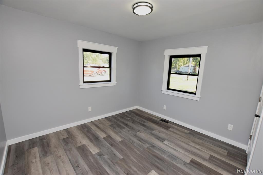 5187 Lippincott Boulevard, Burton, MI 48519 — Photo 12