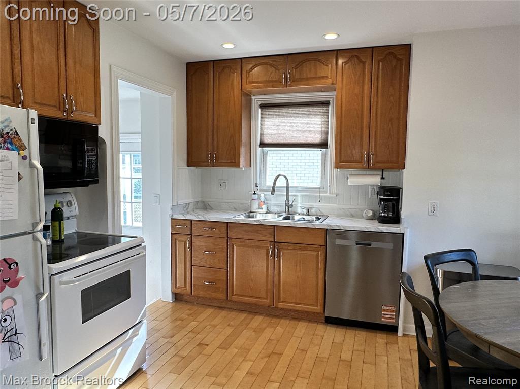 912 Woodsboro Drive, Royal Oak, MI 48067 — Photo 6