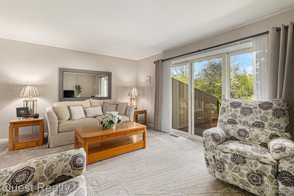 7897 MEADOW Drive, Waterford, MI 48329 — Photo 16