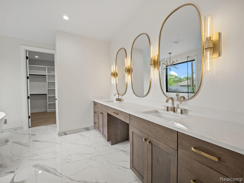 706 W HOUSTONIA Avenue, Royal Oak, MI 48073 — Photo 18