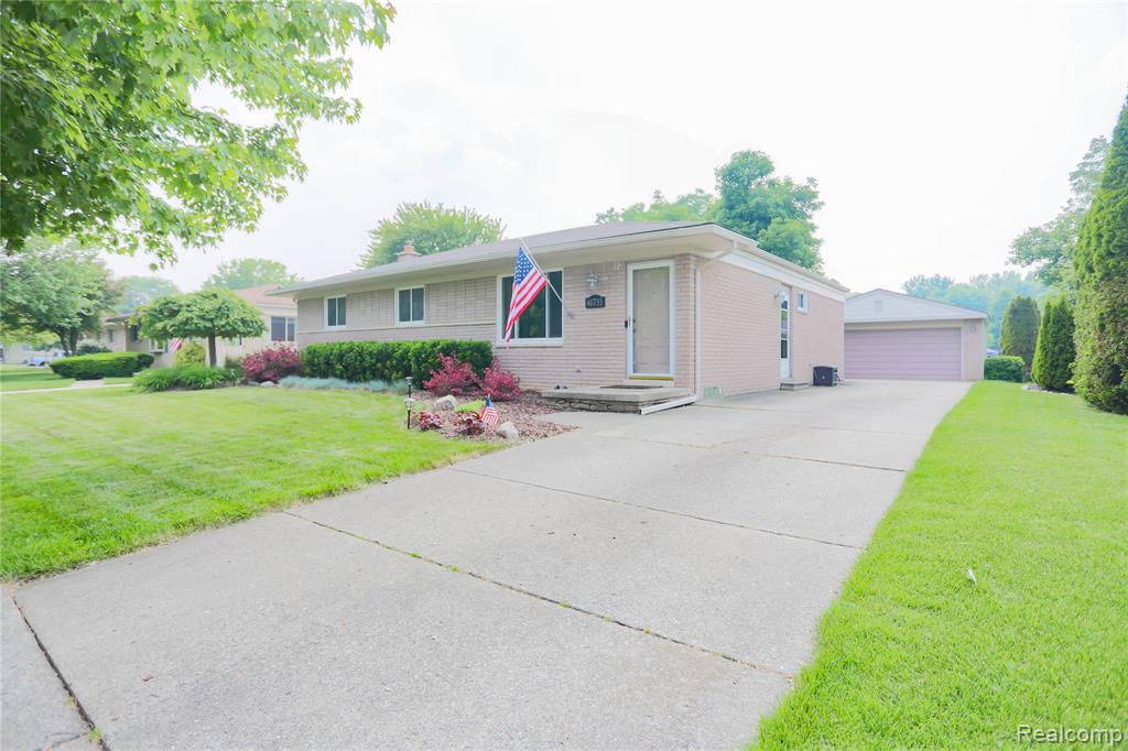40755 Oakwood Court, Clinton Twp, MI 48038 — Photo 3