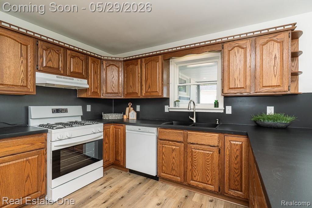 1056 Adams Road, Burton, MI 48509 — Photo 11