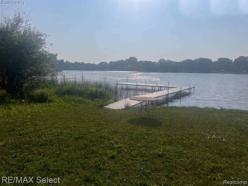 5024 Harbor Oak Drive, Waterford, MI 48329 — Photo 6