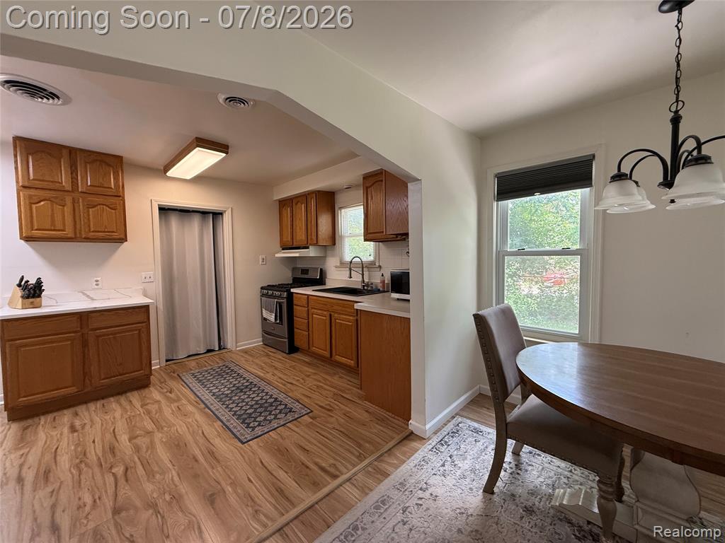 756 Cedarlawn Road, Waterford, MI 48328 — Photo 9