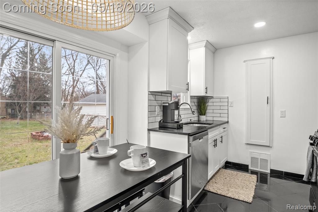 4115 Academy Street, Dearborn Heights, MI 48125 — Photo 16
