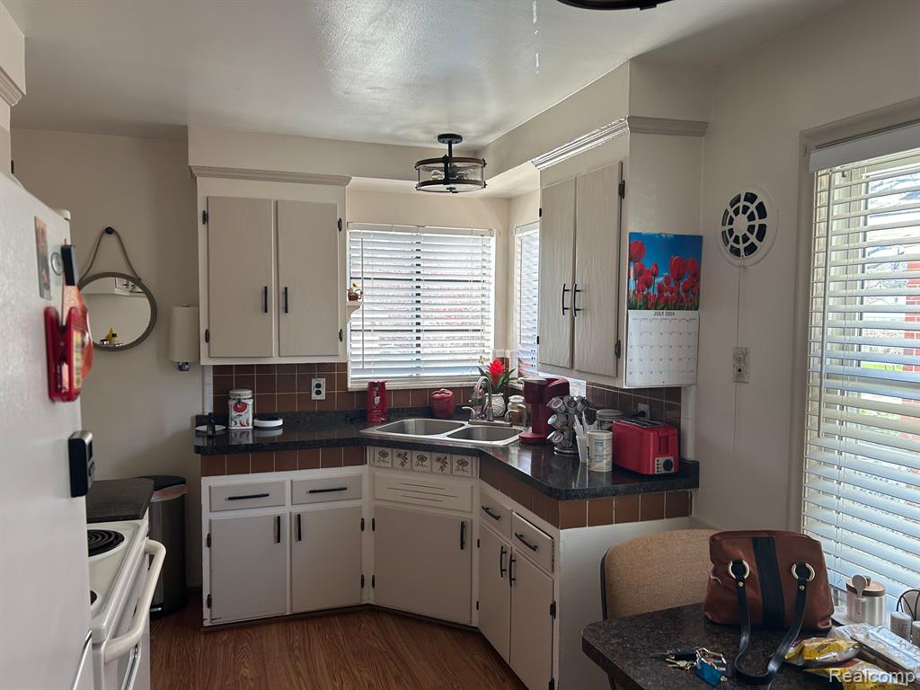 5587 OAKMAN Boulevard, Detroit, MI 48204 — Photo 4