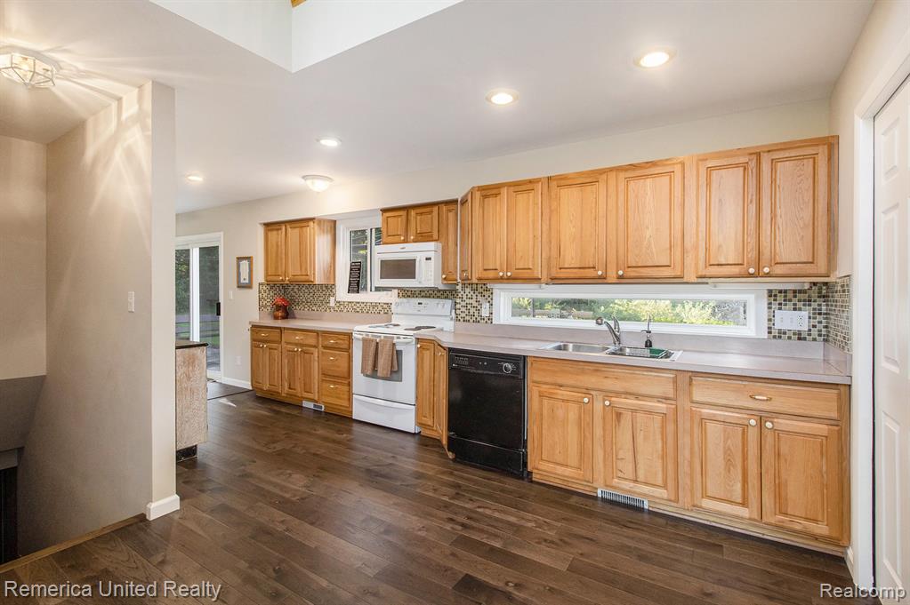 400 E SCHAFER Road, Pinckney, MI 48169 — Photo 12