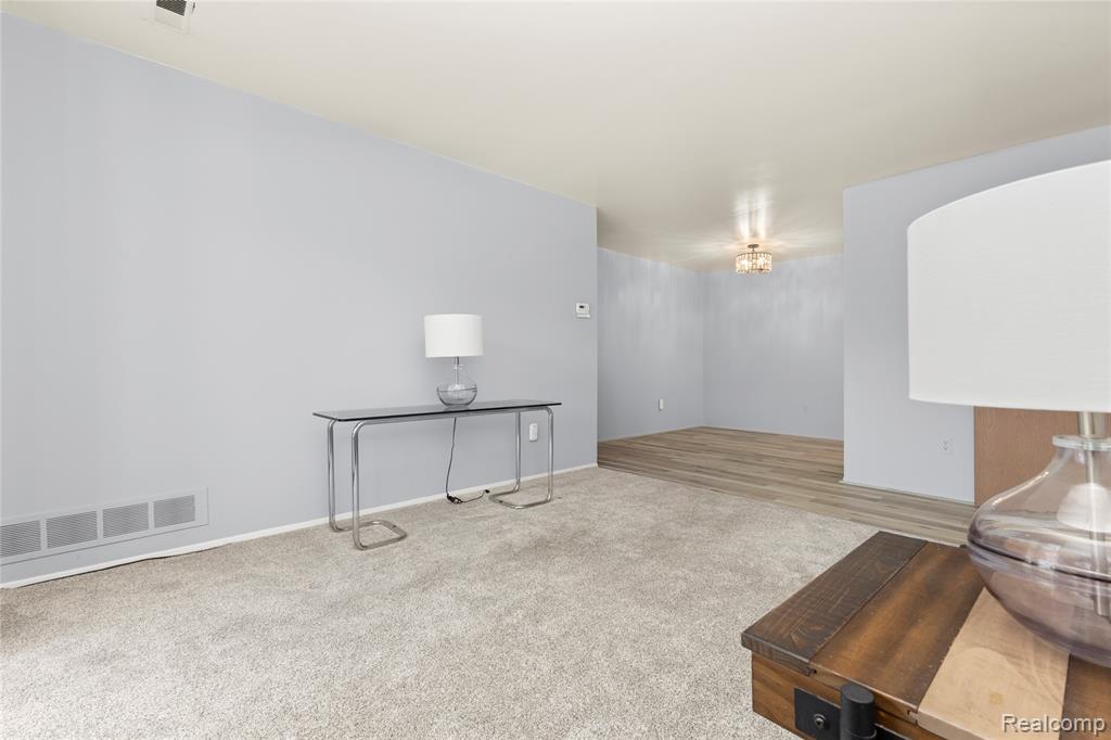 7806 Manor Circle, 101, Westland, MI — Photo 11