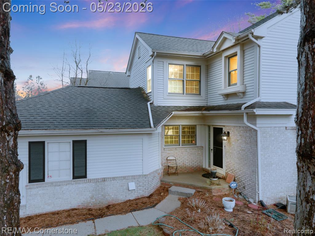 7632 Danbury Circle Circle, West Bloomfield, MI — front exterior