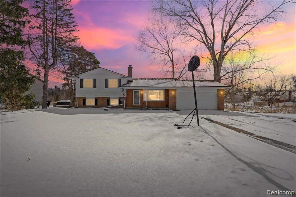 566 Eastridge Drive, Ortonville, MI 48462 — front exterior