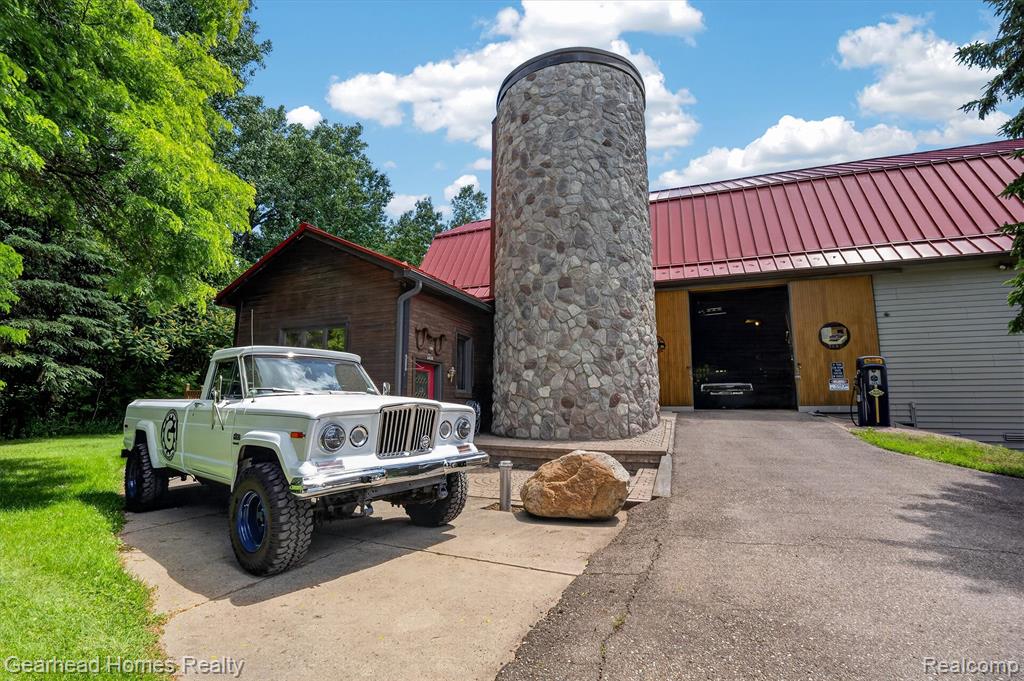 3486 W Drahner Road, Oxford, MI 48371