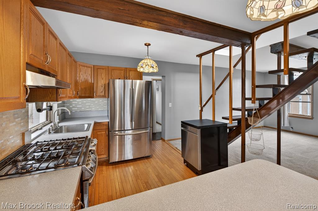 9024 MANDON Road, White Lake, MI — Photo 11