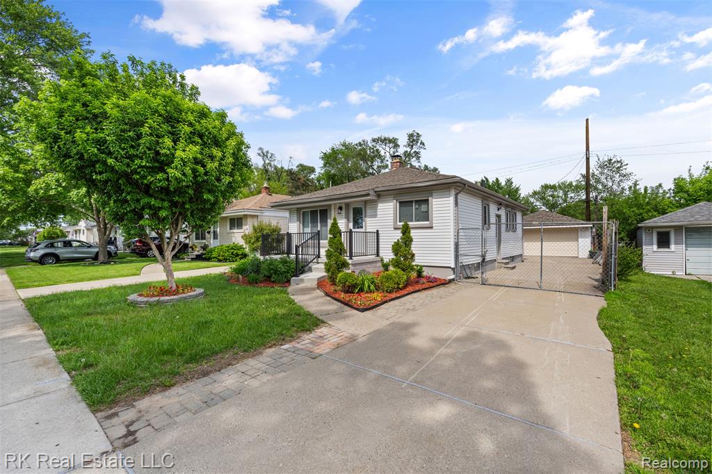 23290 Rosalind Avenue, Eastpointe, MI 48021 — Photo 3