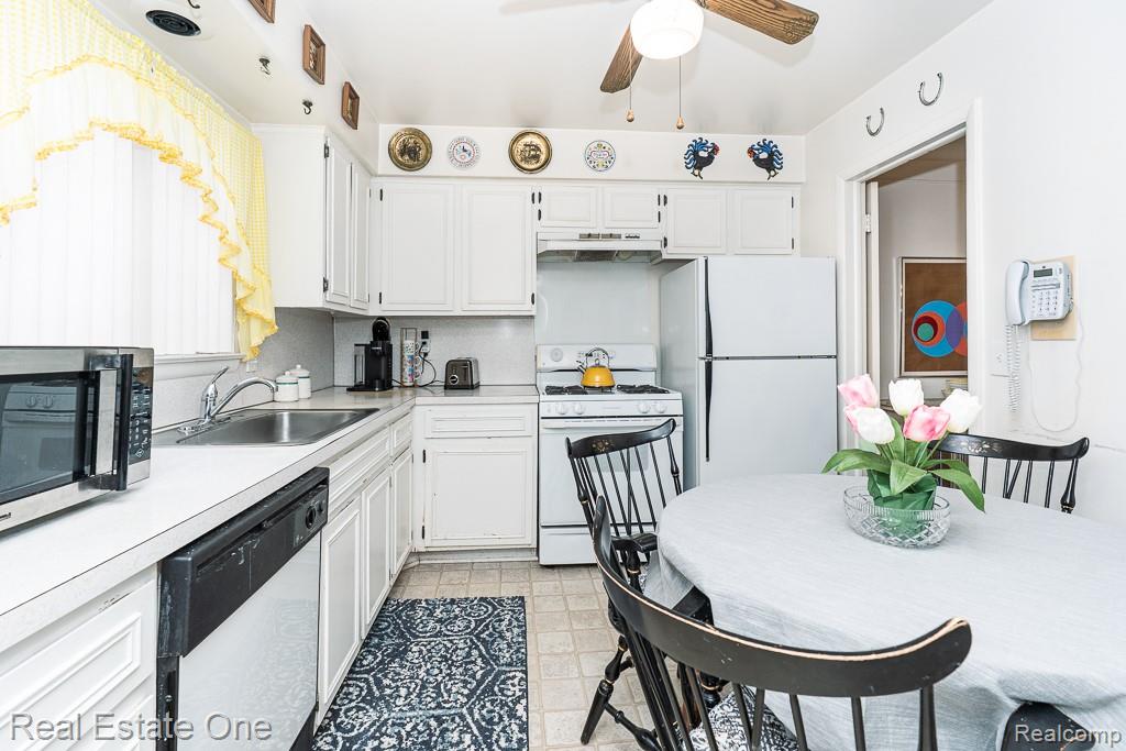 409 Fox Hills Drive N, 95, Bloomfield Hills, MI 48304 — Photo 12