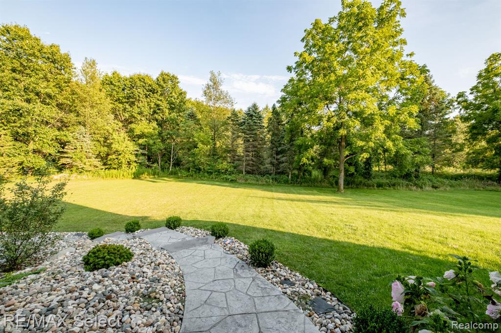 9388 MCMULLEN Circle, Fenton, MI 48430 — Photo 47