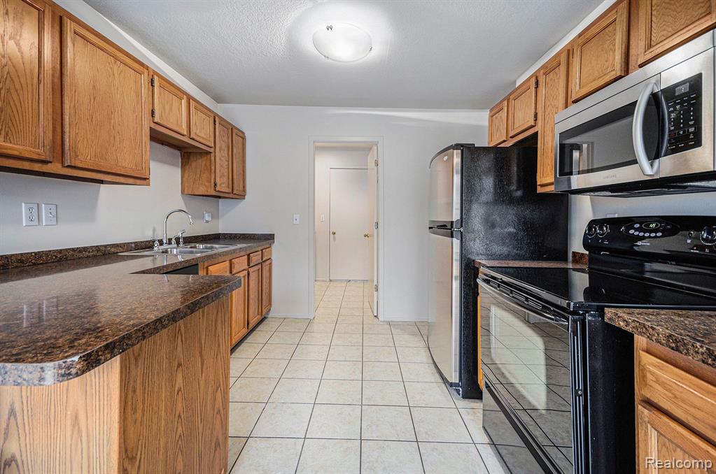 6530 DEERHURST Drive, Westland, MI — Photo 11