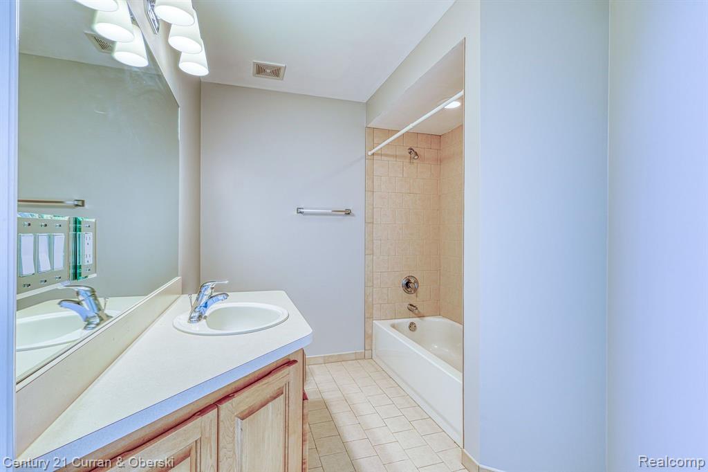 61321 BURNINGWOOD Drive, Washington, MI — Photo 21