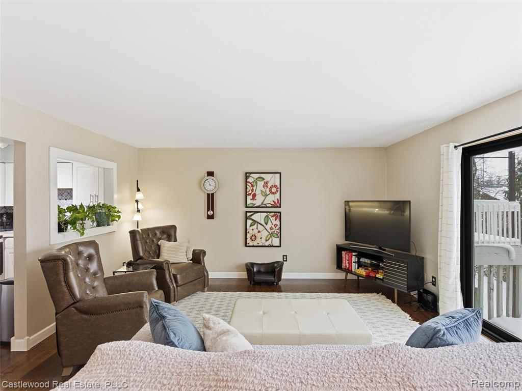 5868 Shore Court, Clarkston, MI — Photo 12