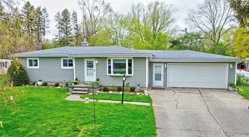 6437 Oriole Drive, Flint, MI 48506 — front exterior