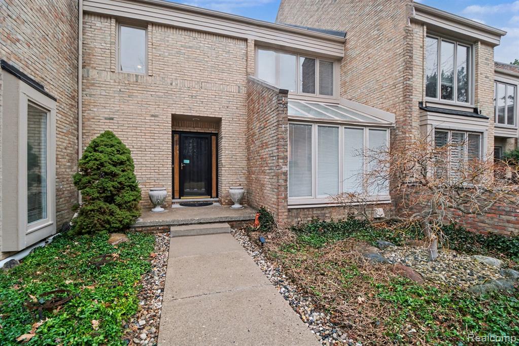 5080 Mirror Lake Court, West Bloomfield, MI 48323 — Photo 3