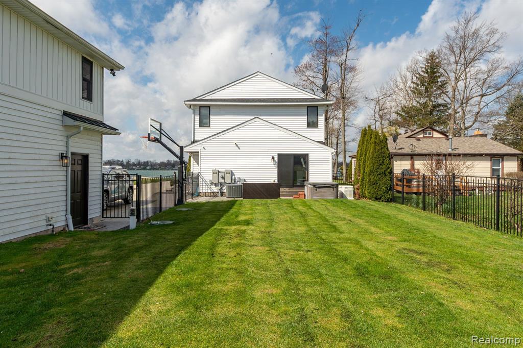 9235 SILVERSIDE, South Lyon, MI 48178 — Photo 39