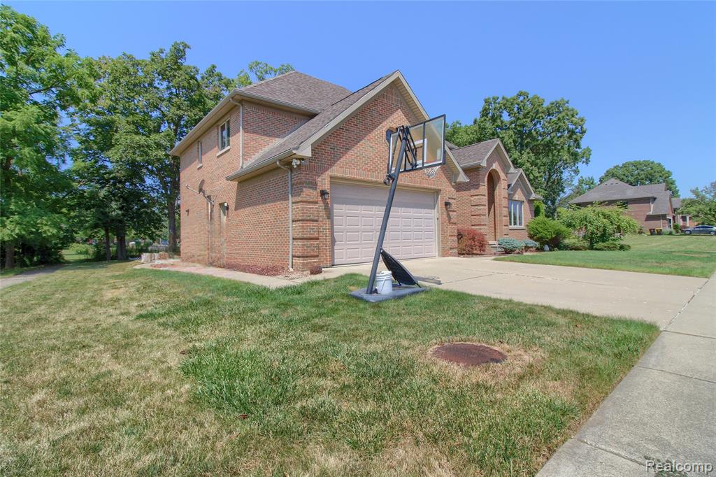 4600 Dolores Drive, Trenton, MI 48183 — Photo 3