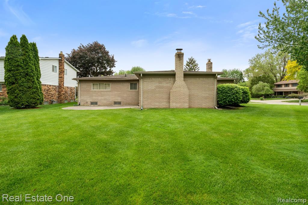 39664 Cadborough Drive, Clinton Twp, MI 48038 — Photo 38