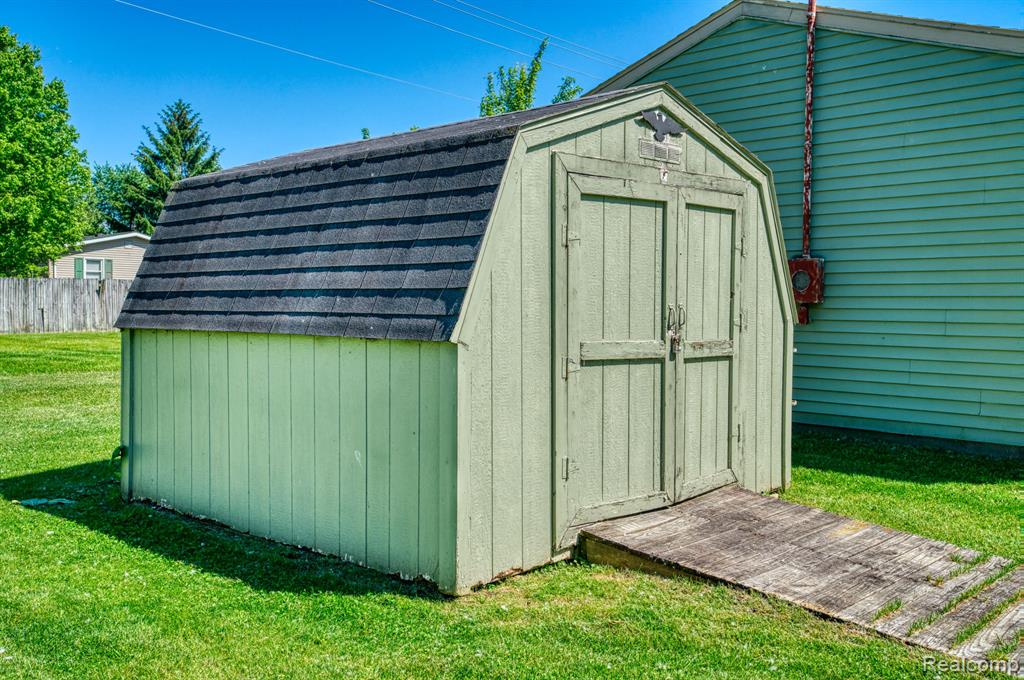102 MELLADEE Lane, Morrice, MI 48857 — Photo 22