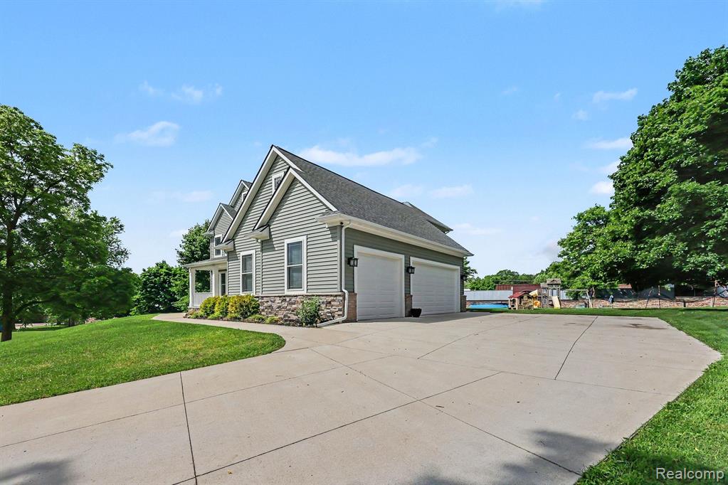 1660 Winthrop Road, Bloomfield, MI 48302 — Photo 32