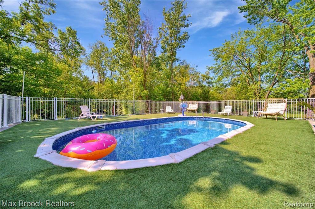 8360 Parker, Saline, MI 48176 — Photo 30