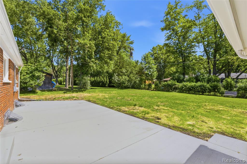 28264 Bayberry Road, Farmington, MI 48331 — Photo 36