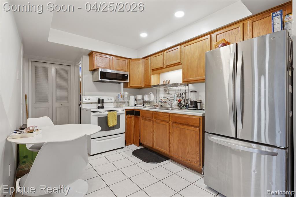 8727 Kennedy Circle, 4, Warren, MI 48093 — Photo 12