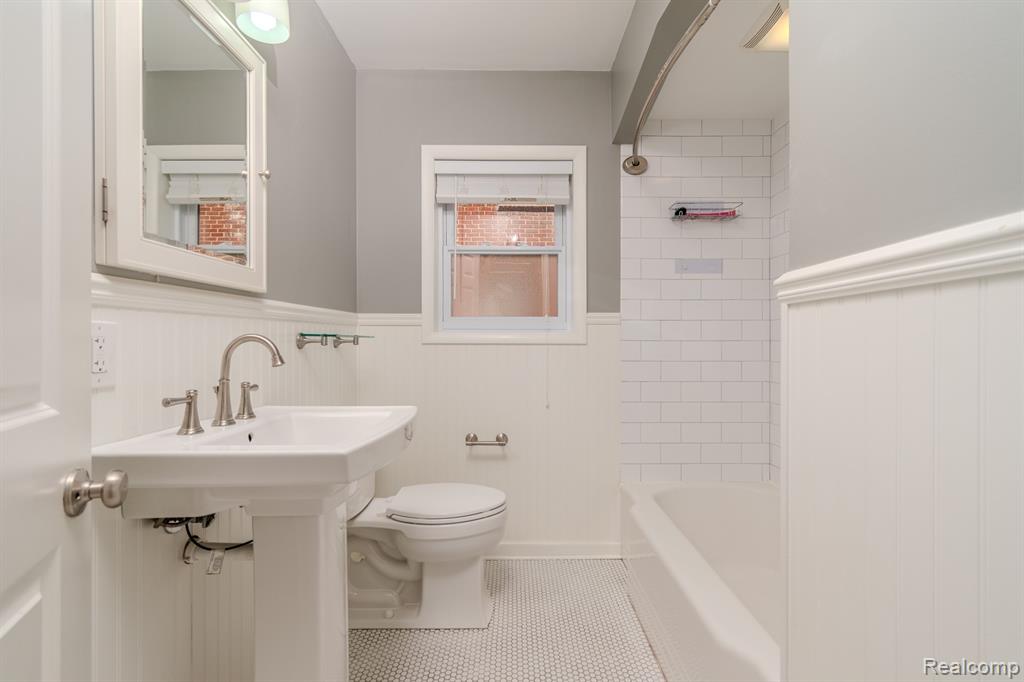 4355 Elmwood Avenue, Royal Oak, MI 48073 — Photo 11