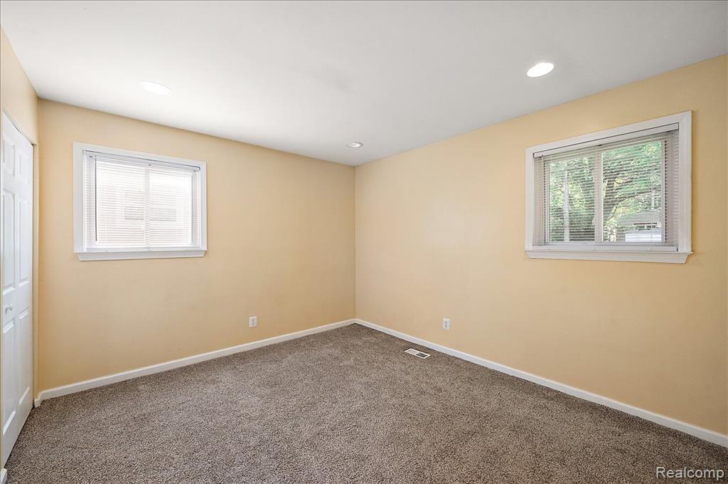 26061 Cameo Court, Madison Heights, MI 48071 — Photo 38