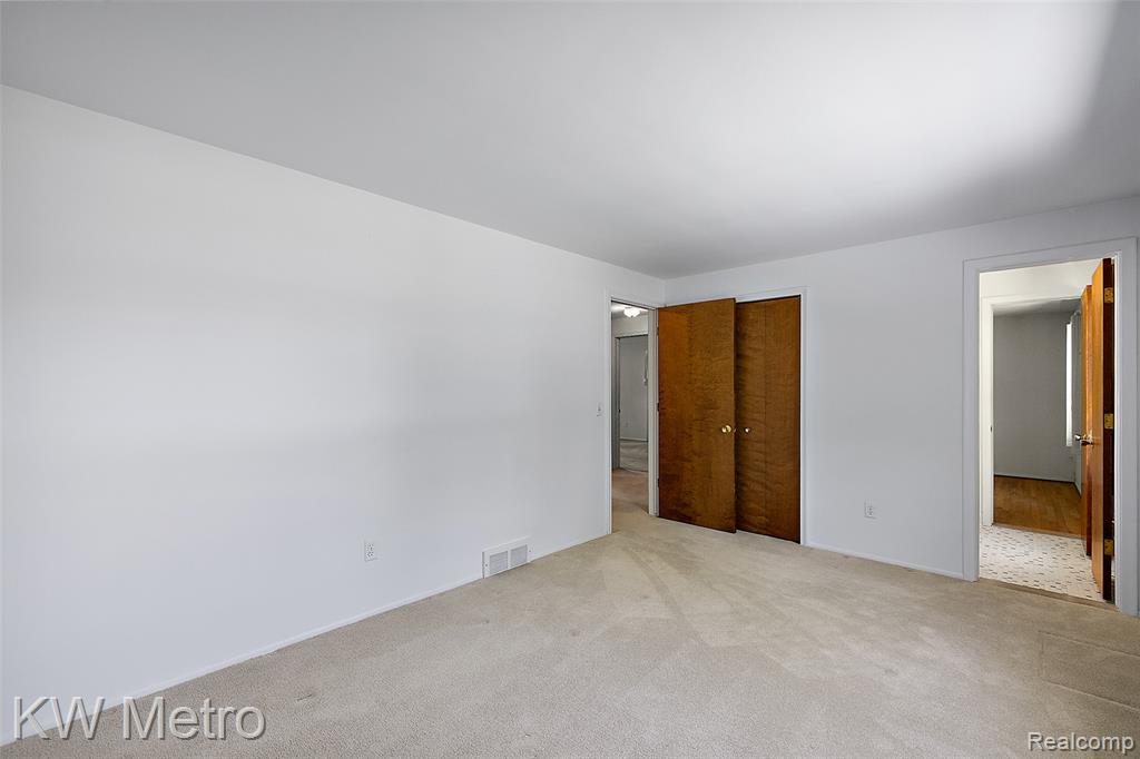 7036 Lindenmere Drive, Bloomfield Hills, MI 48301 — Photo 24