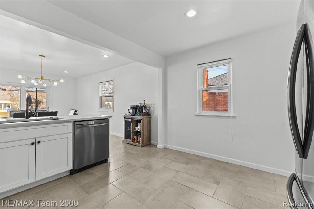 9666 RUTH Avenue, Allen Park, MI 48101 — Photo 10