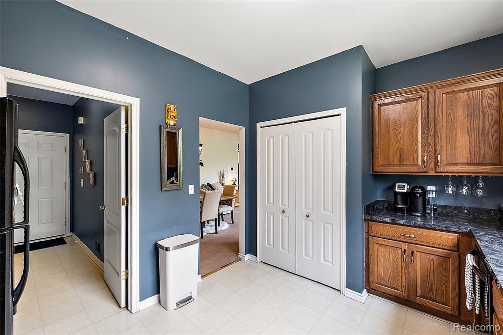 19208 W 11 Mile Road, Lathrup Village, MI 48076 — Photo 32