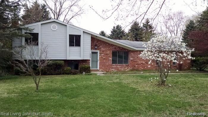 4544 HILLVIEW Shores, Clarkston, MI 48348 — front exterior