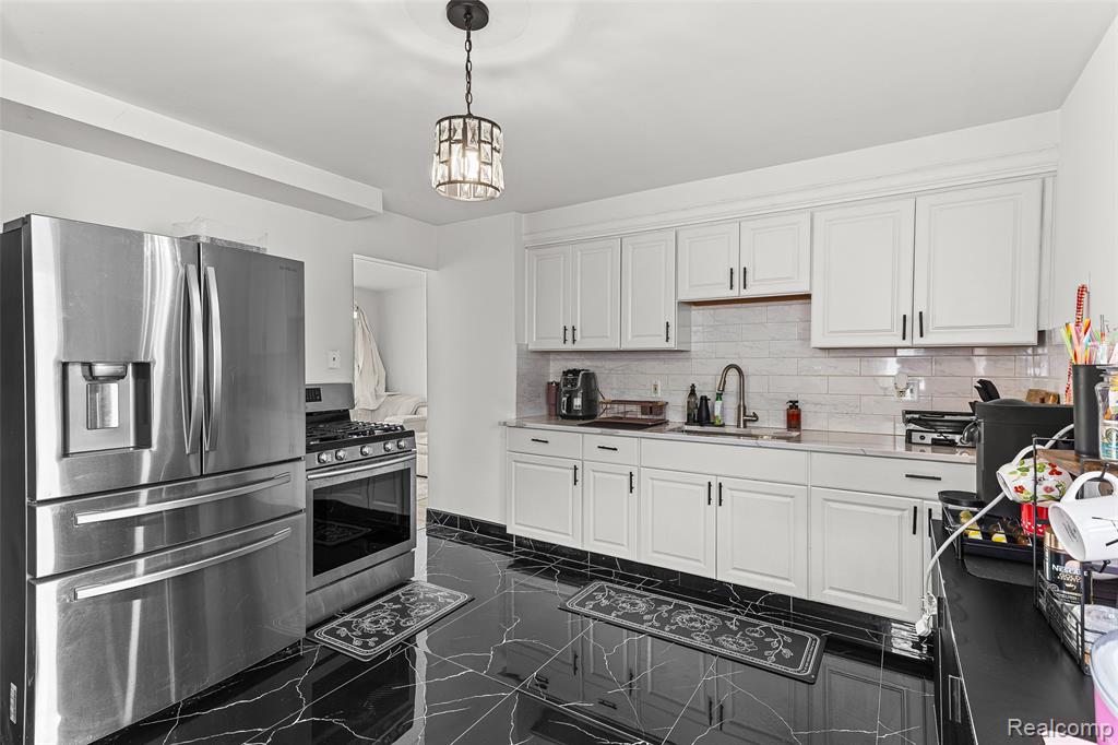 28466 Balmoral Street, Garden City, MI — Photo 15