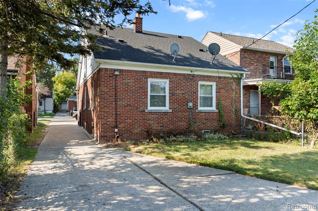 9344 Courville Street, Detroit, MI 48224 — Photo 17