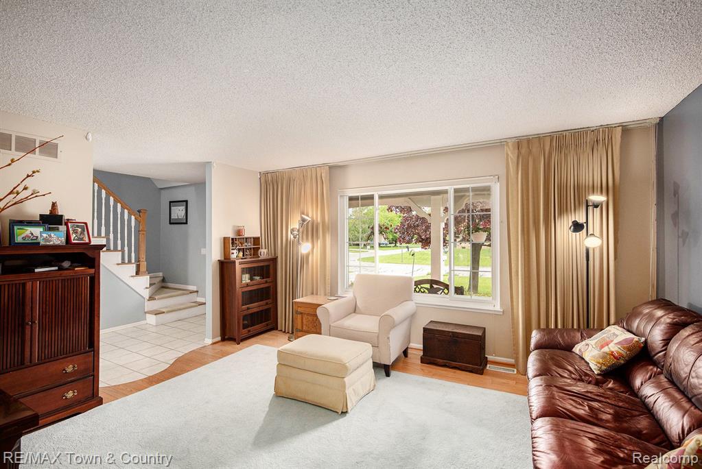 5360 OLD FRANKLIN Court, Grand Blanc, MI 48439 — Photo 3