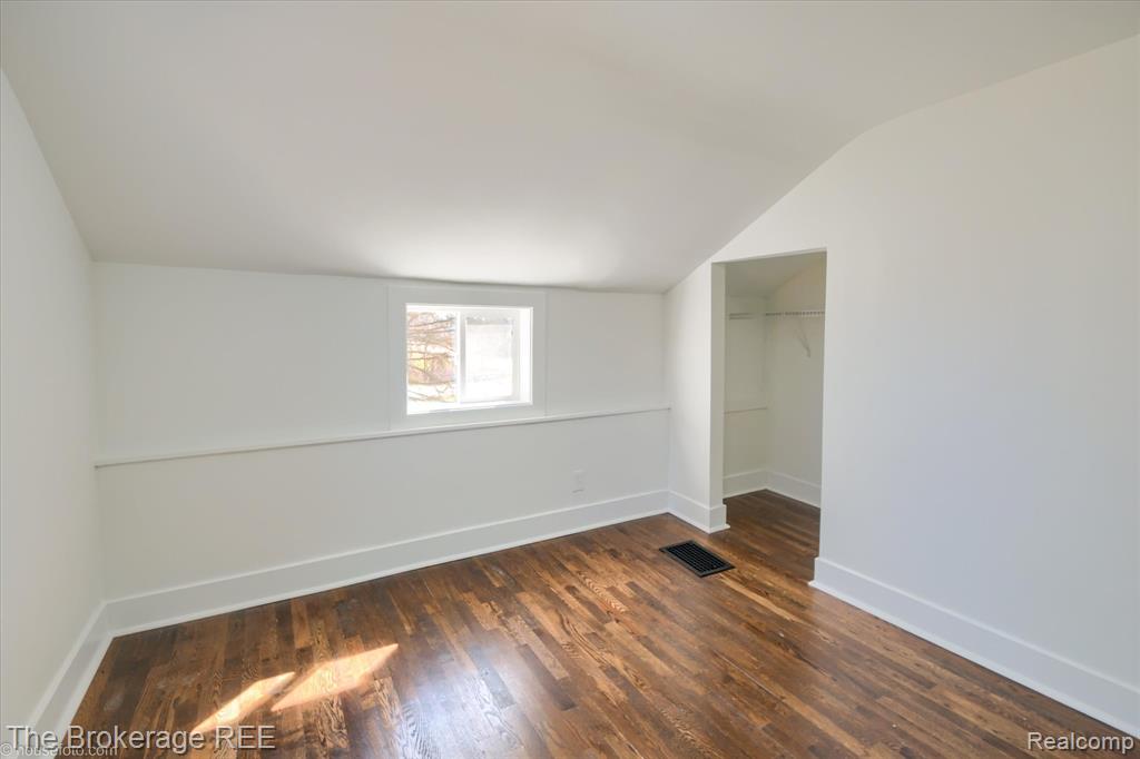 5447 Sitka Street, Burton, MI 48519 — Photo 36
